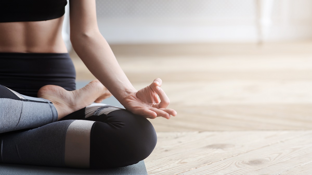 Lo yoga può aiutare a combattere lo stress da isolamento?