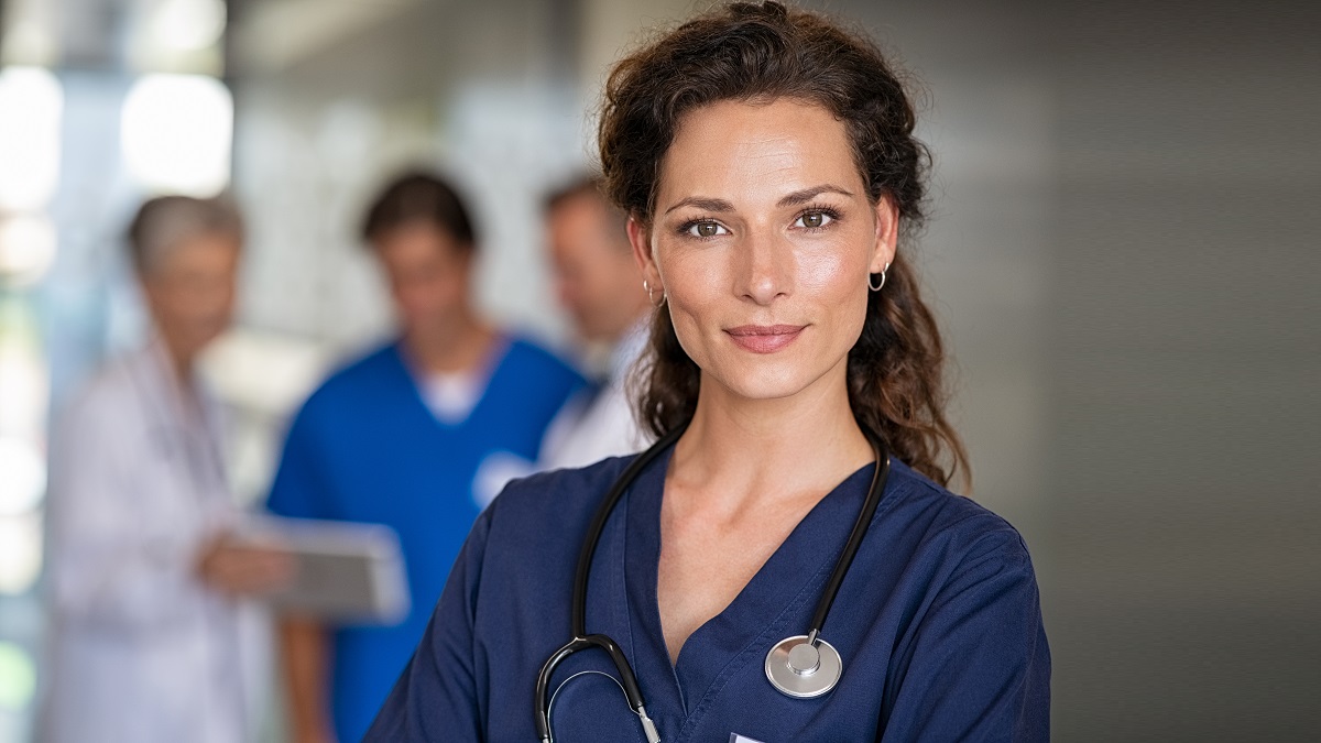 Prendersi cura del corpo nell’era dell’artificiale: dall’assistenza diretta ai modelli organizzativi